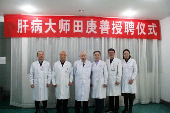 上海肝病医生金晓燕坐诊河南省医药院附院:患者扎堆问诊 直言\机会难得\