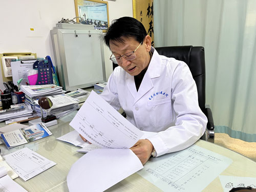 肝病专家常怀利:以医者仁心,点亮肝病患者健康之灯